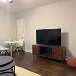 Sunny & Stylish Dc Stay In Southeast