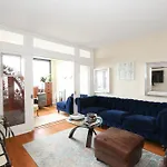 Luxury 2 Bed Apartment With Capitol View
