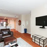 Luxury 2 Bed Apartment With Capitol View