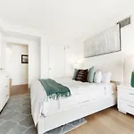 Global Luxury Suites At The Wharf