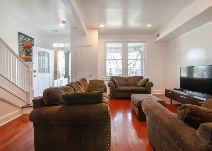 Spacious, Relaxing, 4 Bd 3.5 Ba Home In Petworth!