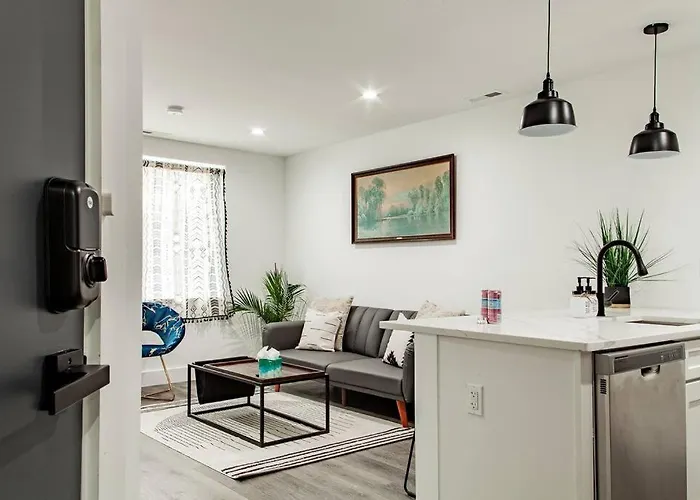 3-Blocks To H St Corridor Spacious 2-Br 2-Bath