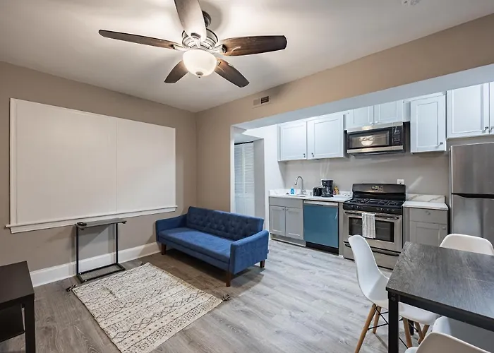 Modern Lux 2 Bedroom Condo Near Downtown