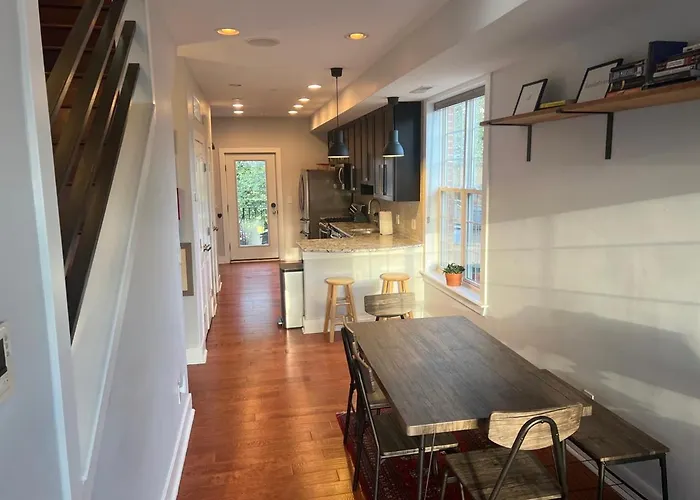 Sun-Filled Capitol Hill Home W/ Parking & Roofdeck