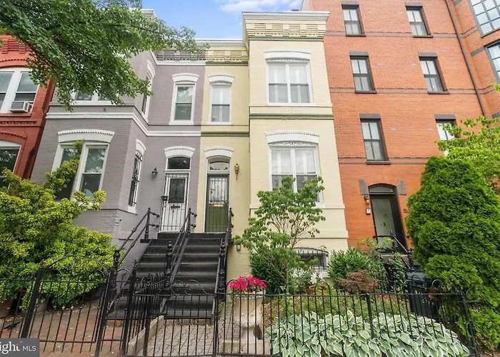 Stay In The Heart Of Logan Circle: Fully Walkable