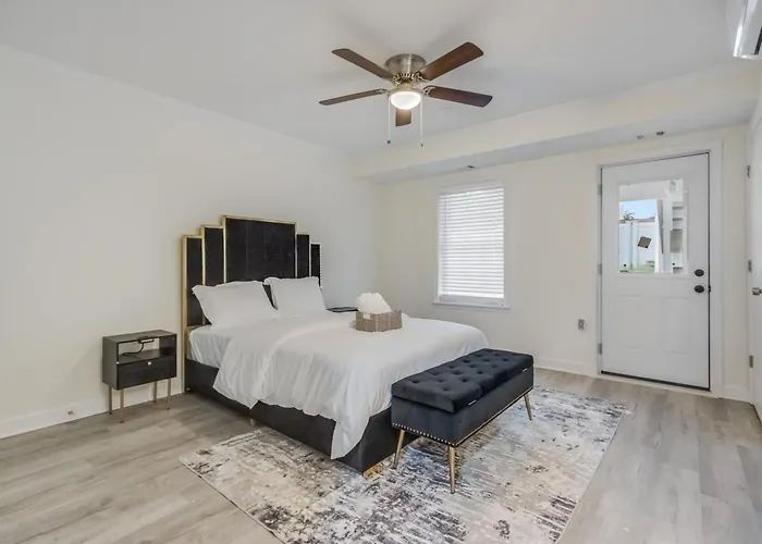 Charming City Loft - Unit B