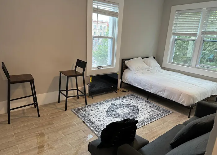 Updated Modern Studio In Dupont, Dc