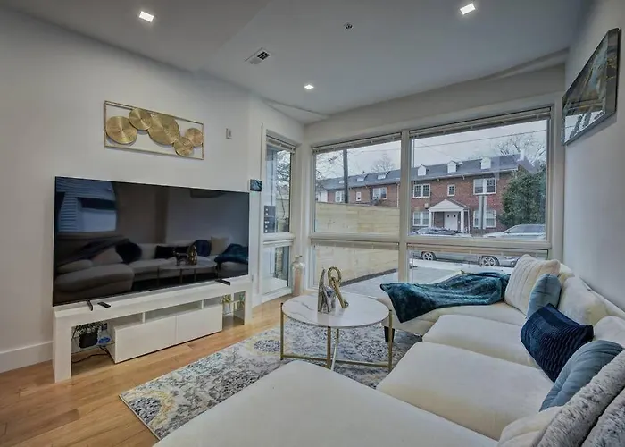 Modern, Gorgeous & Luxury Gem - 5 Stars Location