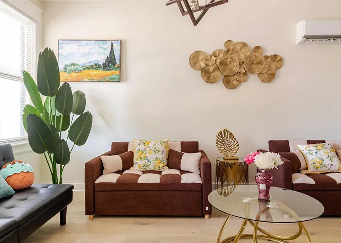 Luxurious 5 Bedroom House!1 Mile From Capitol Hill!