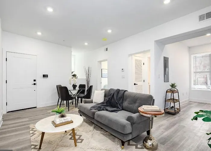 Amazing Capital Hill Apt , Step Away Gym, Shopping
