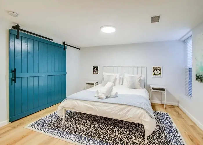 Sunny, Serene & Centrally-Located Studio *Privacy *Comfort *5-Stars