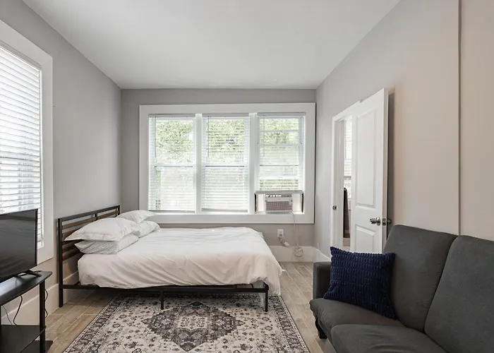 Updated Studio In Dupont Dc