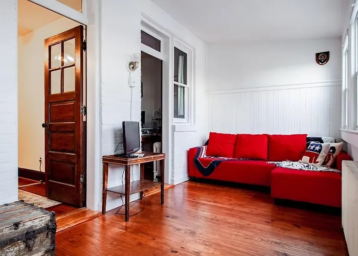 The E St Retreat Lovely 3-Br Nestled Between H St & Eastern Market
