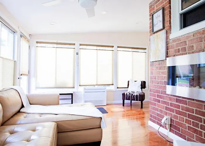 Gorgeous Home Tucked Away In Greener Part Of Town Transit-Friendly