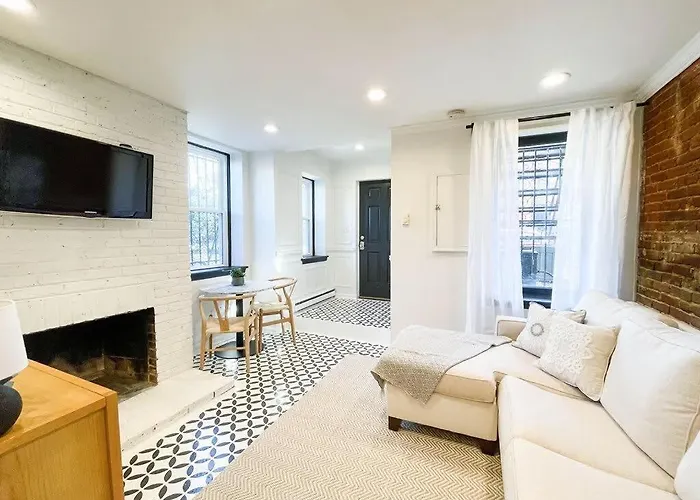 Charming And Historic Apartment In Capitol Hill