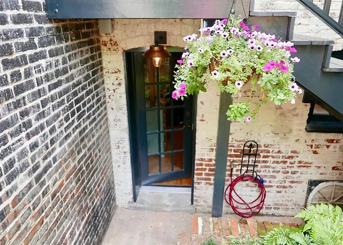 Amazing Location - Close To Union Station