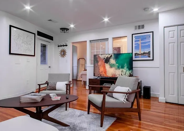Fancy 1-Br In Central Location Parking Available