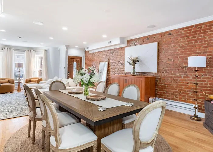 Spacious 4Br Dc Townhouse With Jacuzzi & Parking