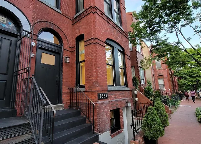 Modern 1 Block From Metro Subway Minutes To Capital, Museums And National Mall
