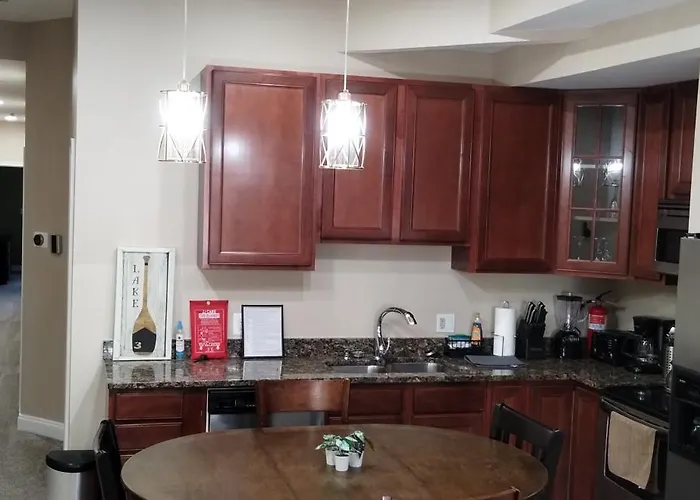 Beautiful 3Br 3Ba Condo With Free Parking Near Downtown Washington Dc