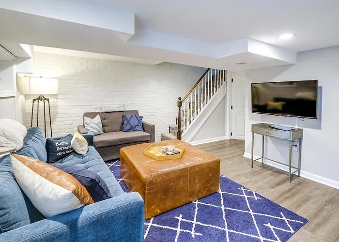 Walkable Location Modern Dc Apt With Yard Access!