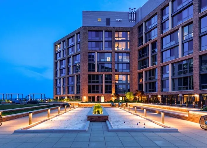 Global Luxury Suites At The Wharf