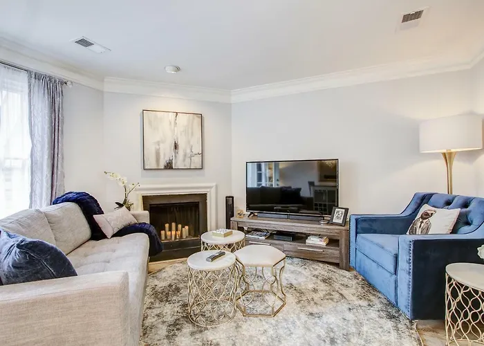 City Chic -- Your Walkable, Capitol Hill Home Away From Home!
