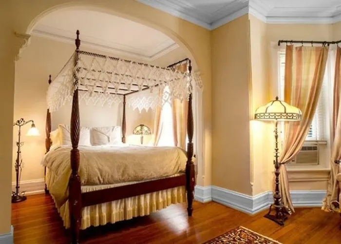 Historic Dupont Circle Inn ~ Canopy Room