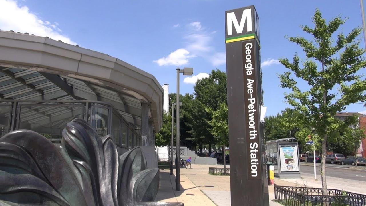 2 Full Bedrooms Basement Apt; 3-min Walk To Petworth Metro; Guest house