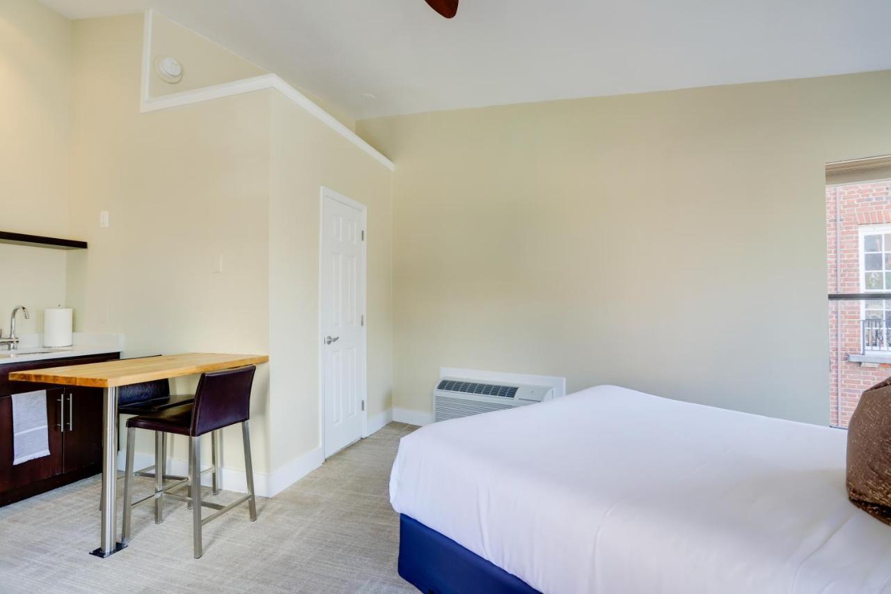 Sojourn At Dupont Place Hotel