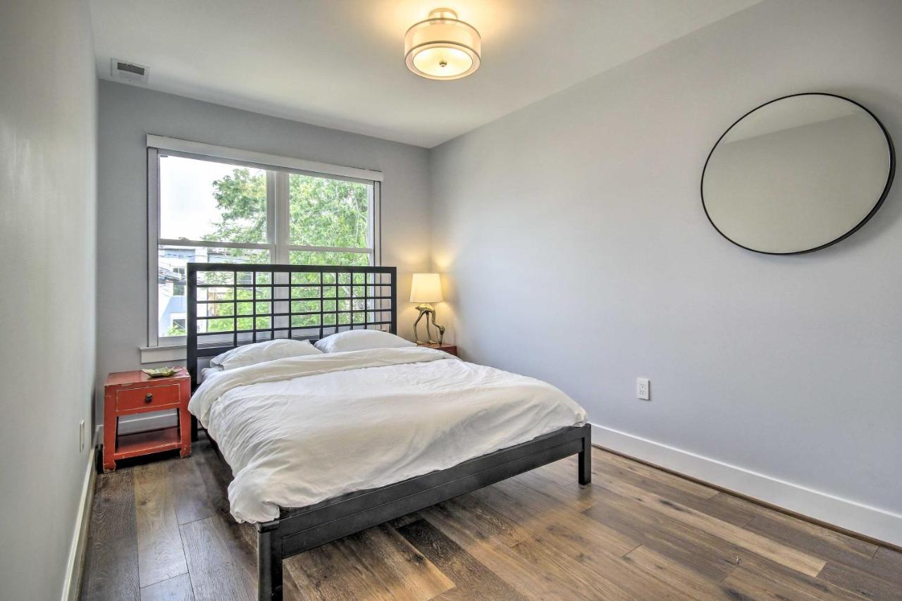 Modern D C Retreat With Private Outdoor Space! Holiday home *