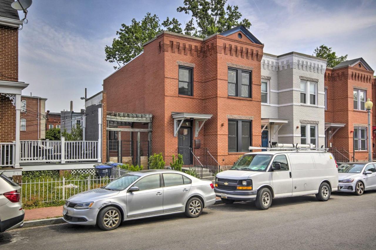 Modern D C Retreat With Private Outdoor Space! Holiday home *