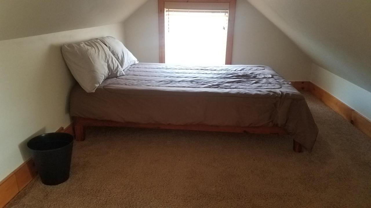 4br 2 Full Bath Sleeps 10 Large Yard 2 Cars Washington