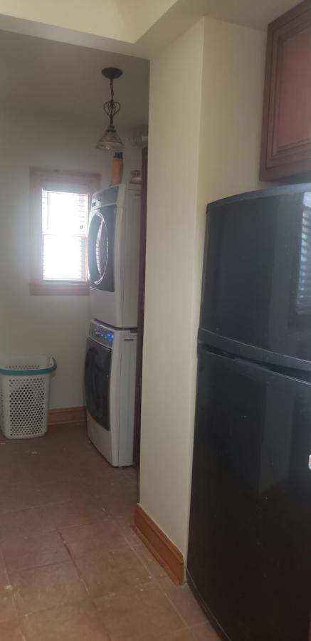Holiday home 4br 2 Full Bath Sleeps 10 Large Yard 2 Cars