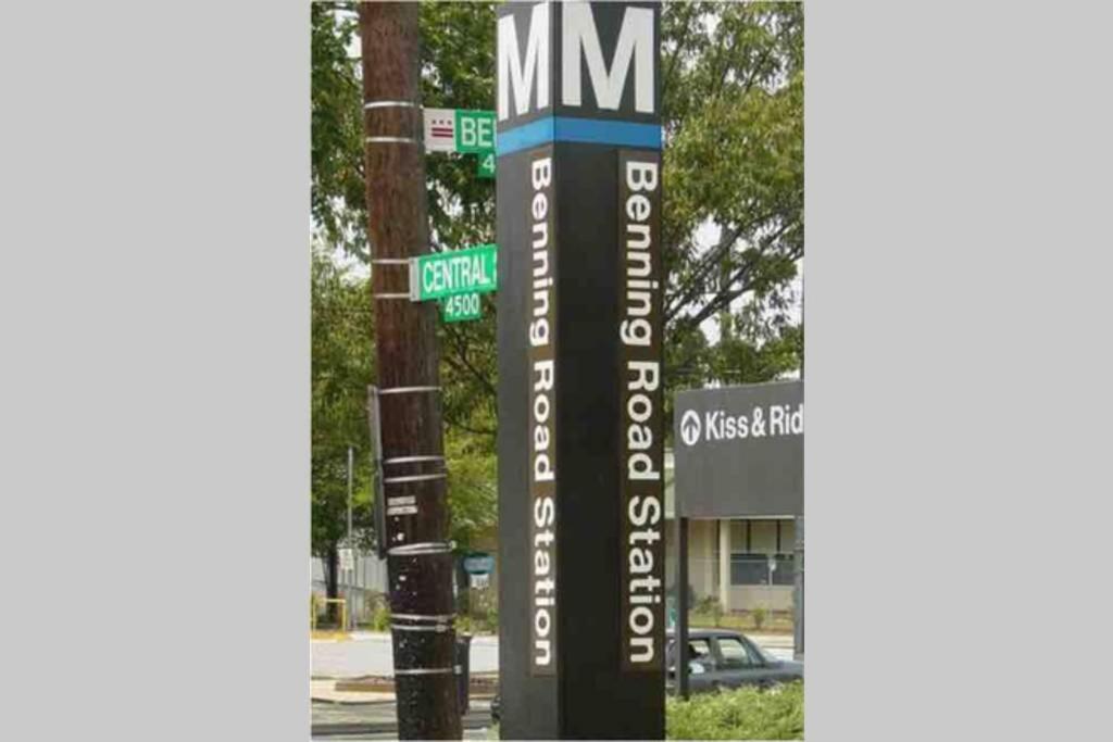 Urban Retreat Basement Only Two Blocks From Metro! Off Street Parking!