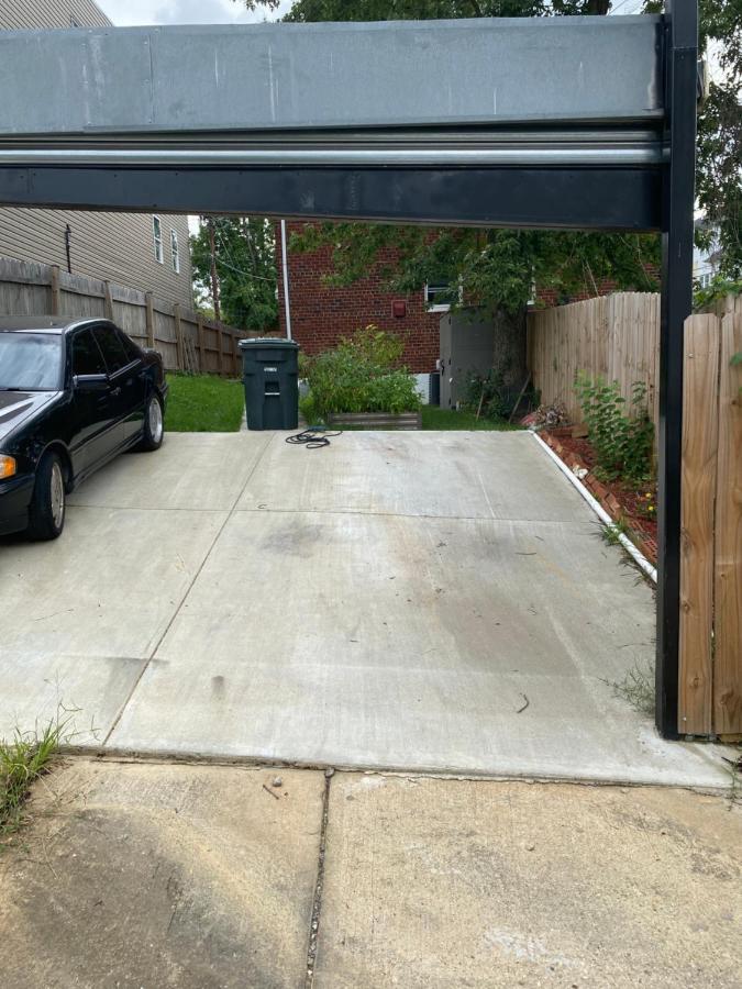 Apartment Urban Retreat Basement Only Two Blocks From Metro! Off Street Parking! *