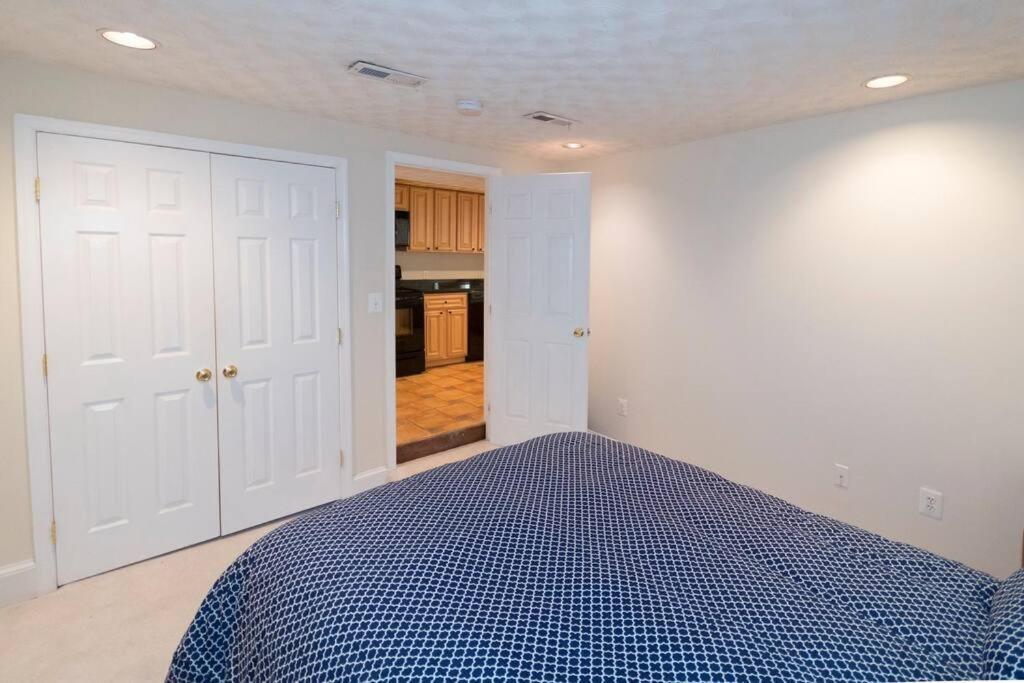Cathedral Charmer-- 2 Bedroom Basement, With Garden Access * Washington