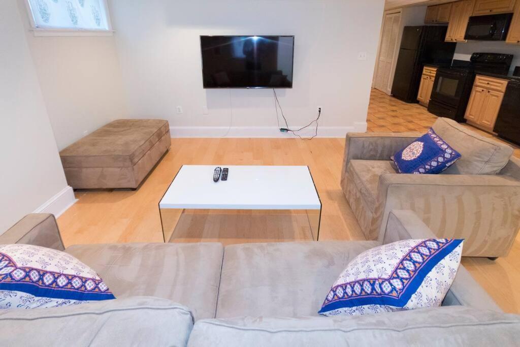 Apartment Cathedral Charmer-- 2 Bedroom Basement, With Garden Access Washington