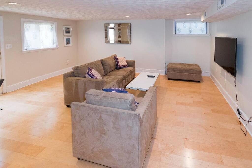 Cathedral Charmer-- 2 Bedroom Basement, With Garden Access Washington