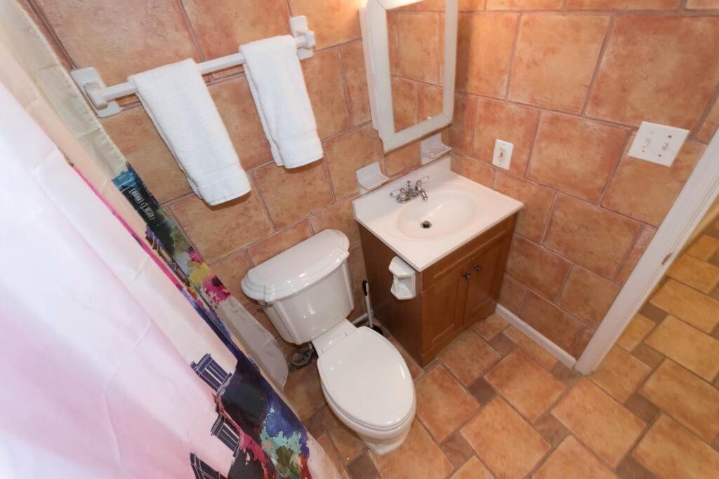 Cathedral Charmer-- 2 Bedroom Basement, With Garden Access * Washington