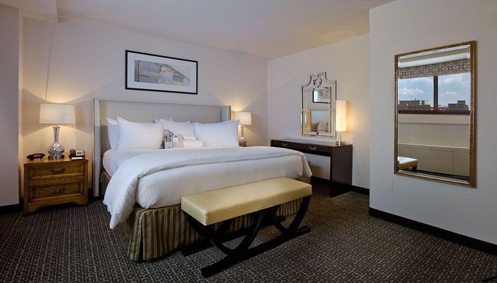 Hotel State Plaza 4*