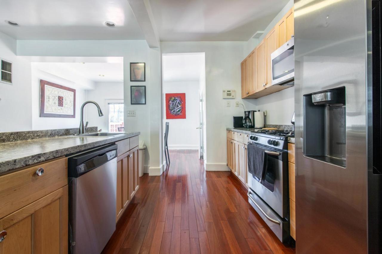 Spacious, Relaxing, 4 Bd 3.5 Ba In Petworth! Apartment