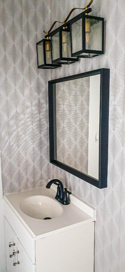 Beautiful On The Avenue Apartment Washington