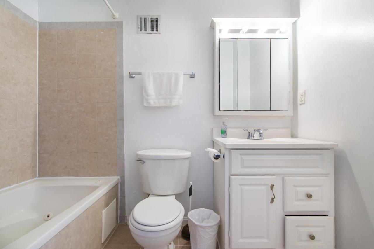 Apartment Spacious, Relaxing, 4 Bd 3.5 Ba In Petworth!
