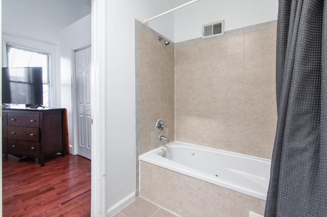 Spacious, Relaxing, 4 Bd 3.5 Ba In Petworth! Apartment Washington