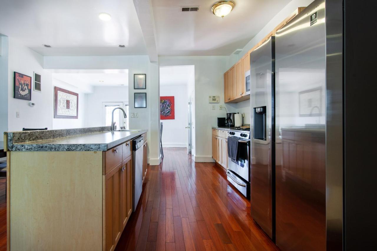 Apartment Spacious, Relaxing, 4 Bd 3.5 Ba In Petworth! *