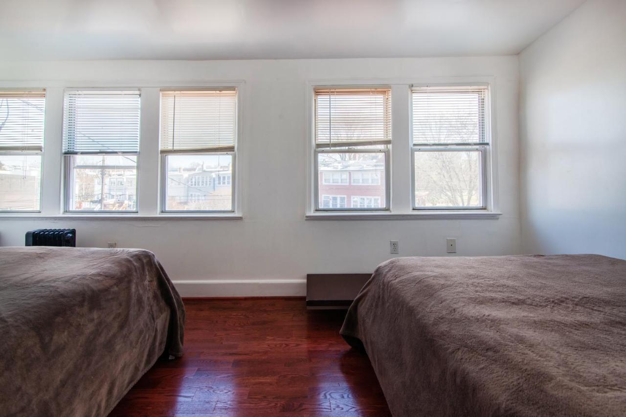 Apartment Spacious, Relaxing, 4 Bd 3.5 Ba In Petworth! *