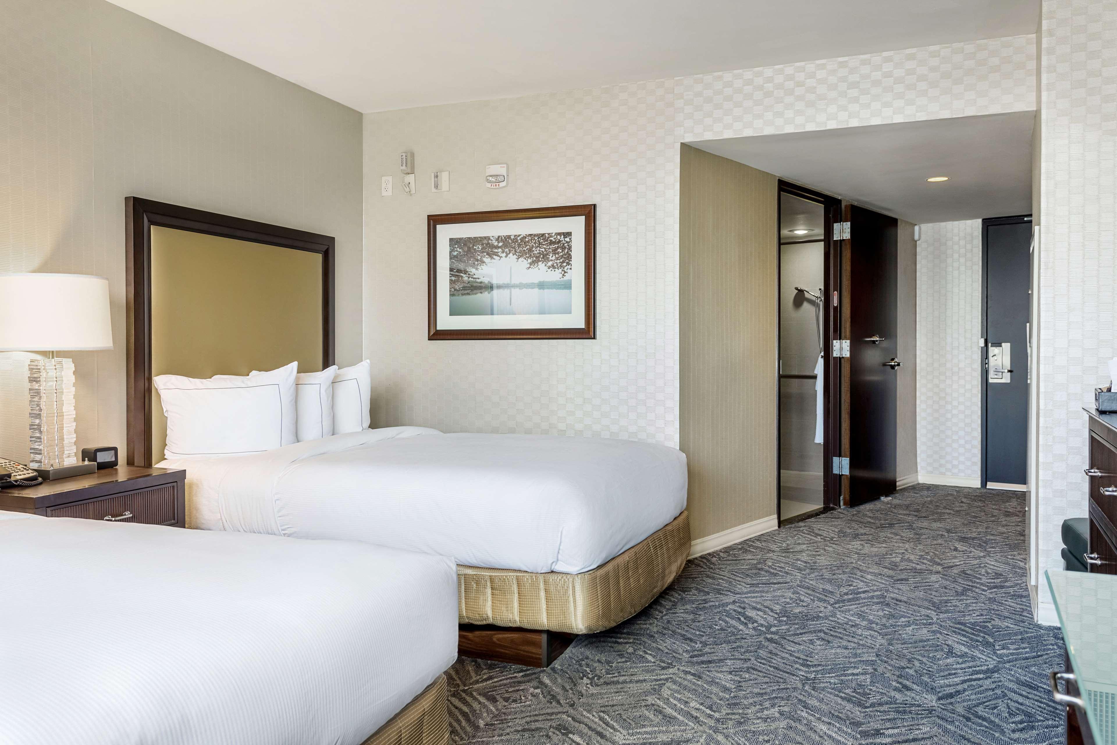 Hilton Hotel 3*
