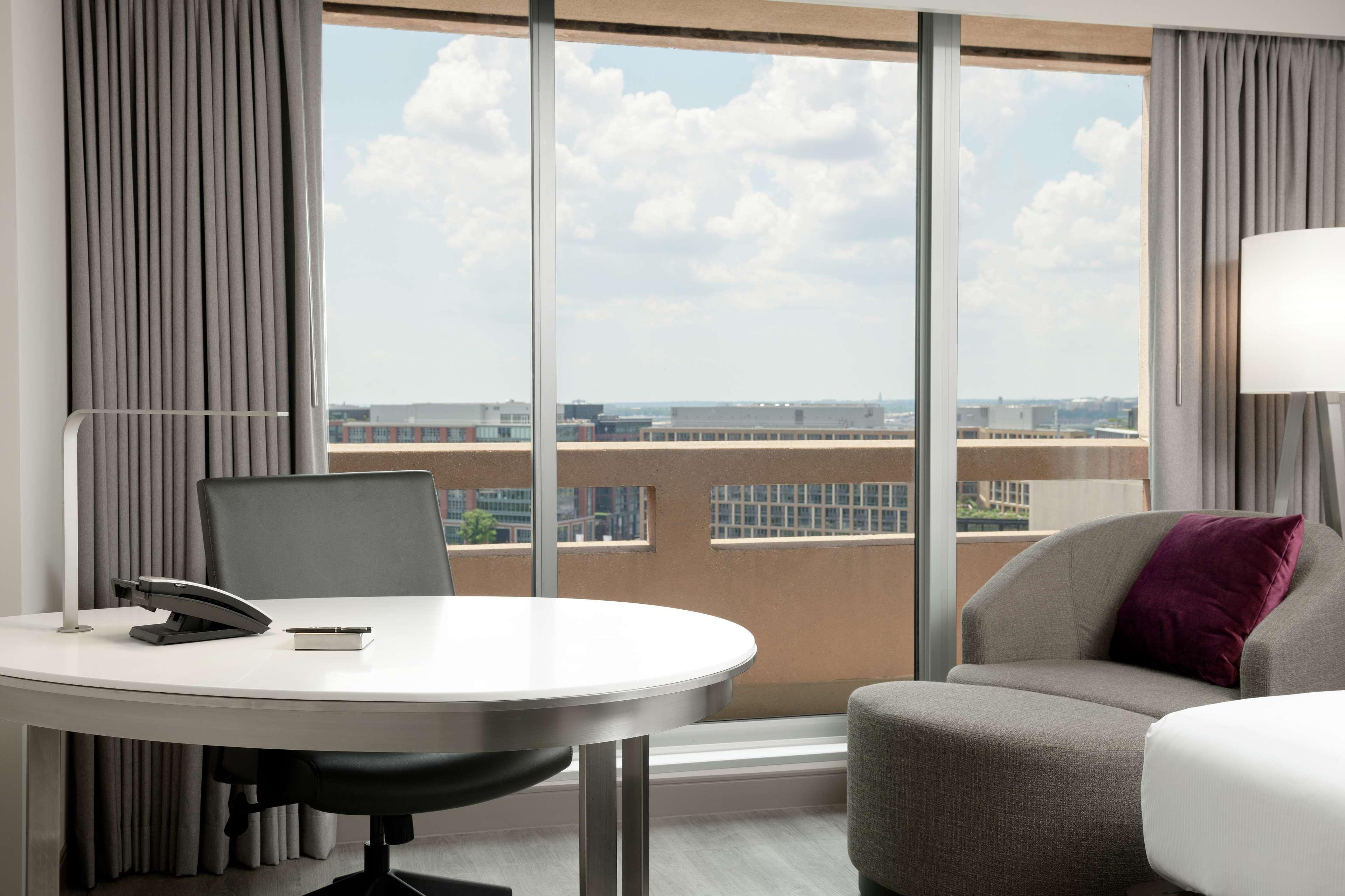 Hilton Dc National Mall The Wharf Hotel 4*