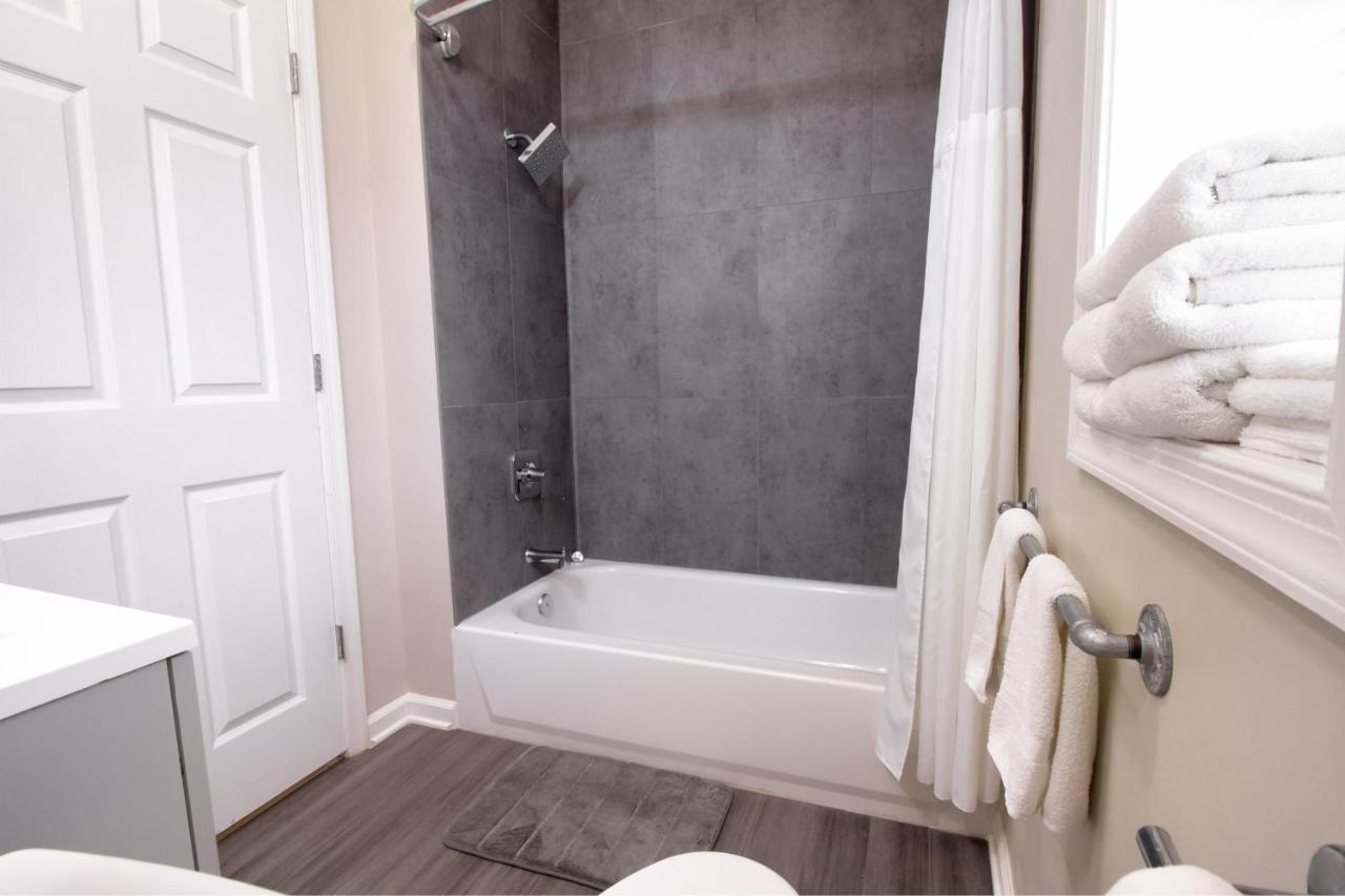 The Gray Corner House By Gallaudet 3 Bedroom 2 Ba Holiday home Washington
